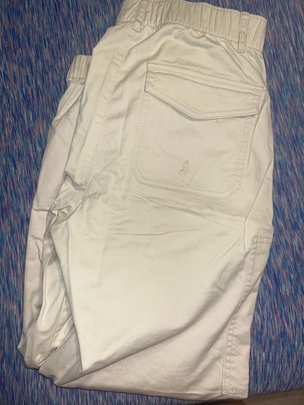 GAP Men’s Off-White Elastic Cuff Jogger Pants